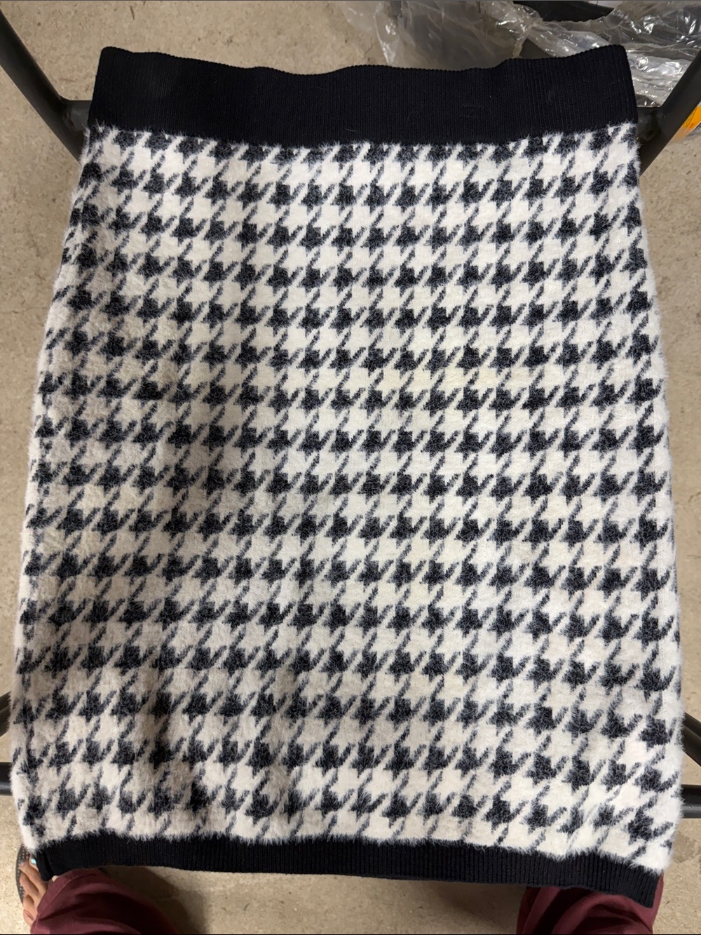 Guess Black & White Houndstooth Knit Pencil Skirt